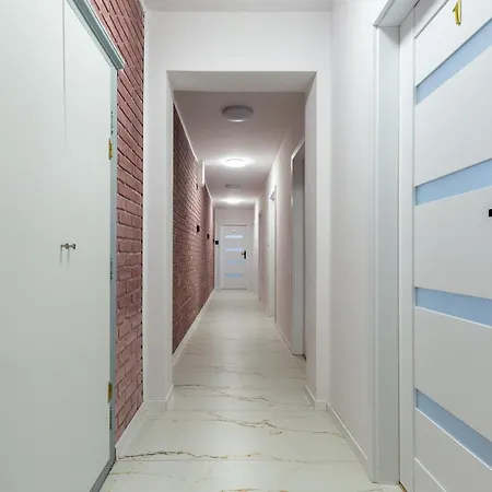 Centrum6 Prochnika 21 아파트